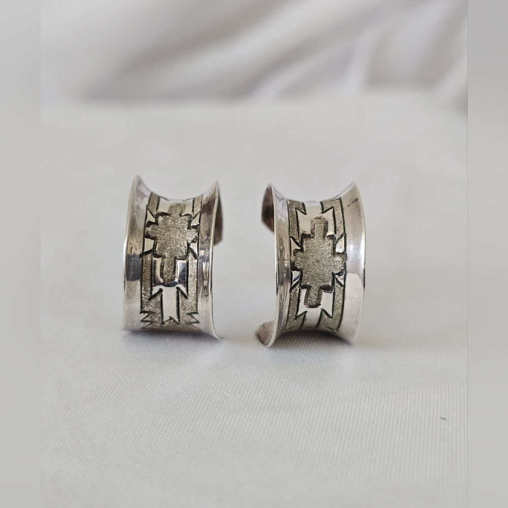 VTG Native American Patina Sterling Silver Navajo Rug Hoop Earrings